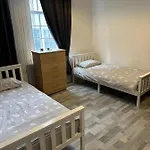 Central London Location, Close To Bars Restaurants And Train Stations