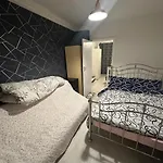 4 Double Bed Family Home 15 Mins From Central Ldn