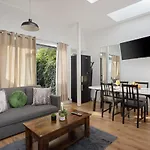 Fabulous Riverside Apartment In Putney