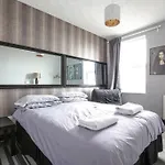 Large Modern House With Garden Sleeps 11 Guests