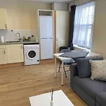 Quiet And Cozy 2 Seperate Bedrooms And 2 Bathroom With Terrace