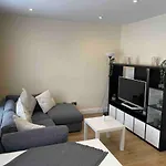 Quiet And Cozy 2 Seperate Bedrooms And 2 Bathroom With Terrace
