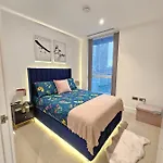 2 Bed Luxurious Apartments Canary Wharf