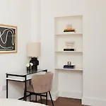 The Ravenscourt Park Escape - Bright 2Bdr Flat