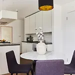 The Ravenscourt Park Escape - Bright 2Bdr Flat