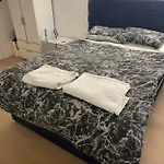 Lovely Bright, Modern 1-Bed Apartment
