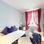 Classic Mayfair 1 Bedroom Apartment