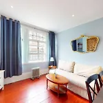 Classic Mayfair 1 Bedroom Apartment