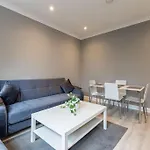 Cozy 3-Bedroom Flat In Willesden Green London