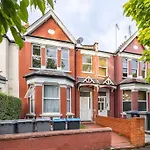 Cozy 3-Bedroom Flat In Willesden Green London