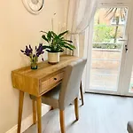 Cozy+Elegant Studio@ West London
