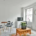 Walton Street Retreat