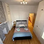 Cozy 2 Bed Flat ! Amazing Bath!