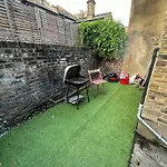 Cozy 2 Bed Flat ! Amazing Bath!