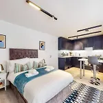 Beautiful Studio Apartment In North Madia Vale