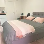 Studio Flat Private Bathroom Wc And Kitchenette