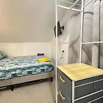 Cosy Room With Smart Tv In Stratford