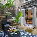 Funky Trendy Modern 3 Bed 3 Bath House In Dalston