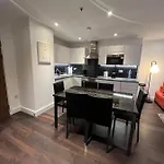 Spacious Sleep 7 Flat 20 Mins Central London Bp65