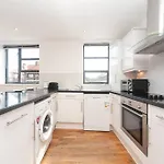 Bright & Modern 2-Bed Apartment In Vibrant East London