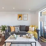 Modern Luxe Apt Just 10 Mins From Tower Bridge! Easy Access To Tube And Bus