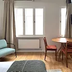 Modernist Studio In Fitzrovia