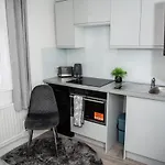 Small But Cozy Studio, Great Tube Connection