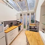 Beautiful Hyde Park Flat By Lancaster Gate Station With Private Back Patio