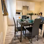 3 Bedrooms Flat -Wifi-Freeparking-Babycot-15Min To Pepys Park