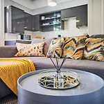 Stylish Garden Flat In Kensington Olympia
