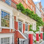 Stylish Garden Flat In Kensington Olympia