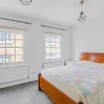 Charming 4 Bed Town House With Roof Terrace