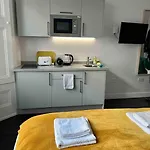 Small Studio In Notting Hill