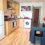 Cosy Studio Flat In Great Locationin London