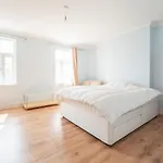 Cozy London Rooms