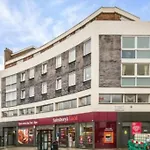 2 Bedroom Flat In Kensington.