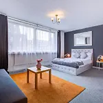 Beautiful 4-Bedroom 5-Bath House In Central London