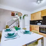 Beautiful 4-Bedroom 5-Bath House In Central London