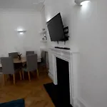 Beautiful 2-Bed Flat In London