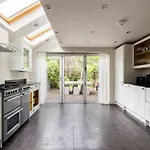The North Kensington Cottage By Hok Living