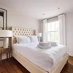 The North Kensington Cottage By Hok Living