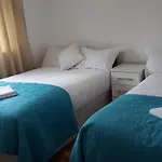13 Vale House