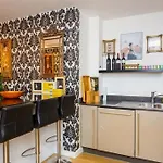 Unique & Welcoming 2Bd Flat In Limehouse