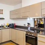 Unique & Welcoming 2Bd Flat In Limehouse