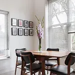 Bright & Spacious Modern 2 Bedroom Apartment
