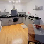 Charming 1-Bedroom Apartment In Woolwich