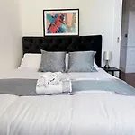 Luxurious 2-Bedroom, 2-Bathroom Paddington Retreat With En-Suite Tv Bed