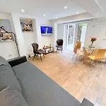 Two Bedroom Flat With Private Patio In Battersea
