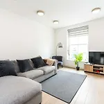 Spacious 2 Bedroom / Earls Court / Kensington