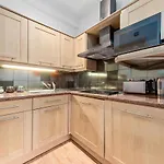 Immaculate 1-Bed Studio In London